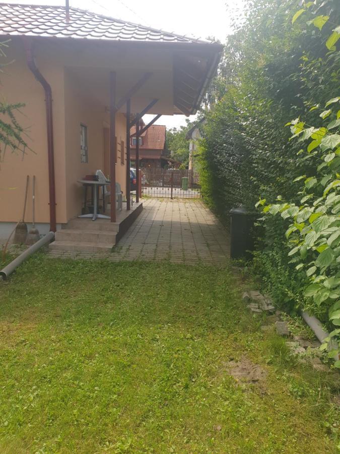 Zseki Apartman ไฮจ์ดุสโซบอสโล ภายนอก รูปภาพ