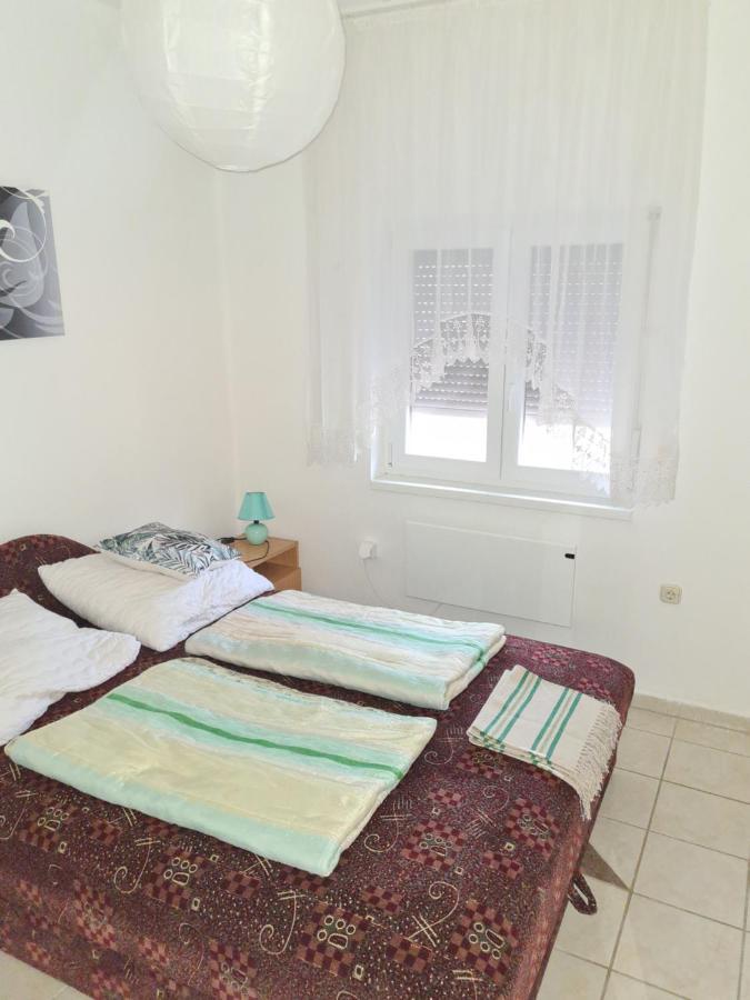 Zseki Apartman ไฮจ์ดุสโซบอสโล ภายนอก รูปภาพ