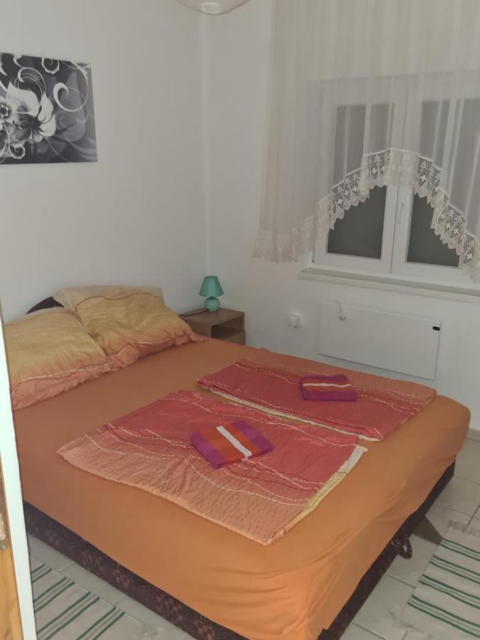 Zseki Apartman ไฮจ์ดุสโซบอสโล ภายนอก รูปภาพ