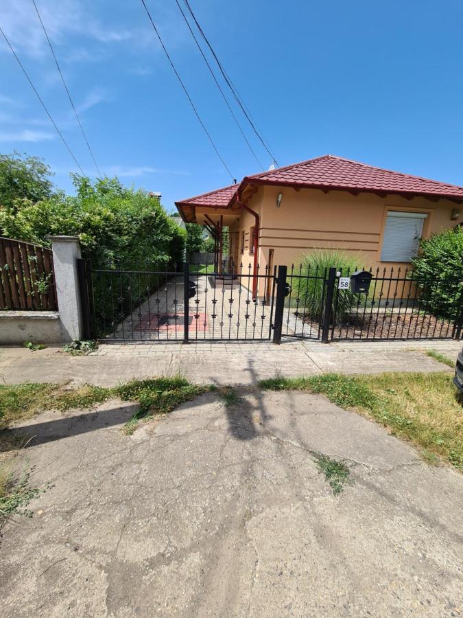 Zseki Apartman ไฮจ์ดุสโซบอสโล ภายนอก รูปภาพ