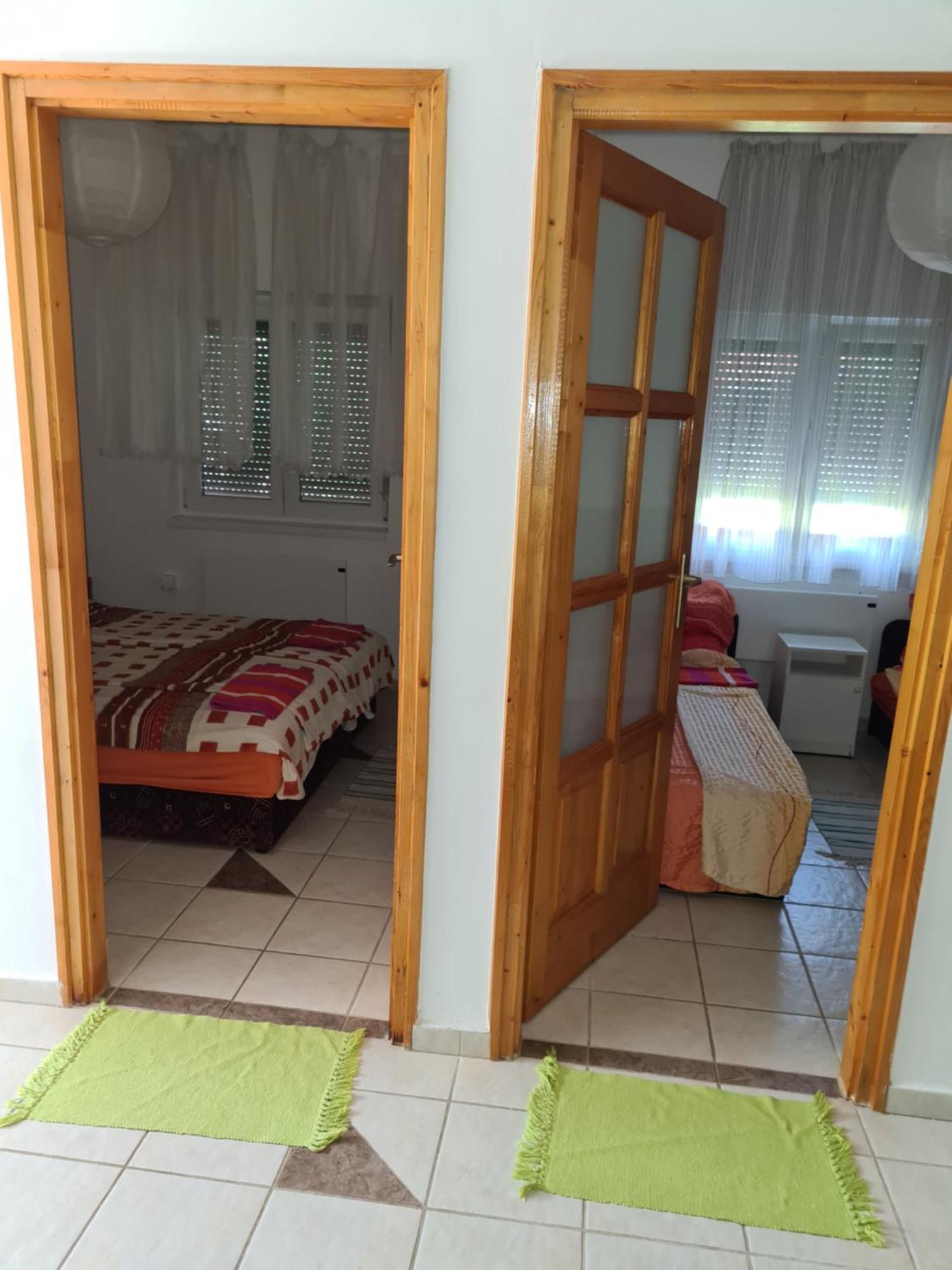 Zseki Apartman ไฮจ์ดุสโซบอสโล ภายนอก รูปภาพ