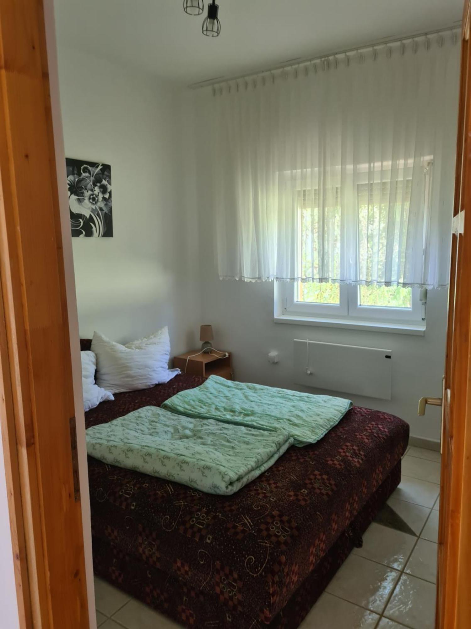 Zseki Apartman ไฮจ์ดุสโซบอสโล ภายนอก รูปภาพ