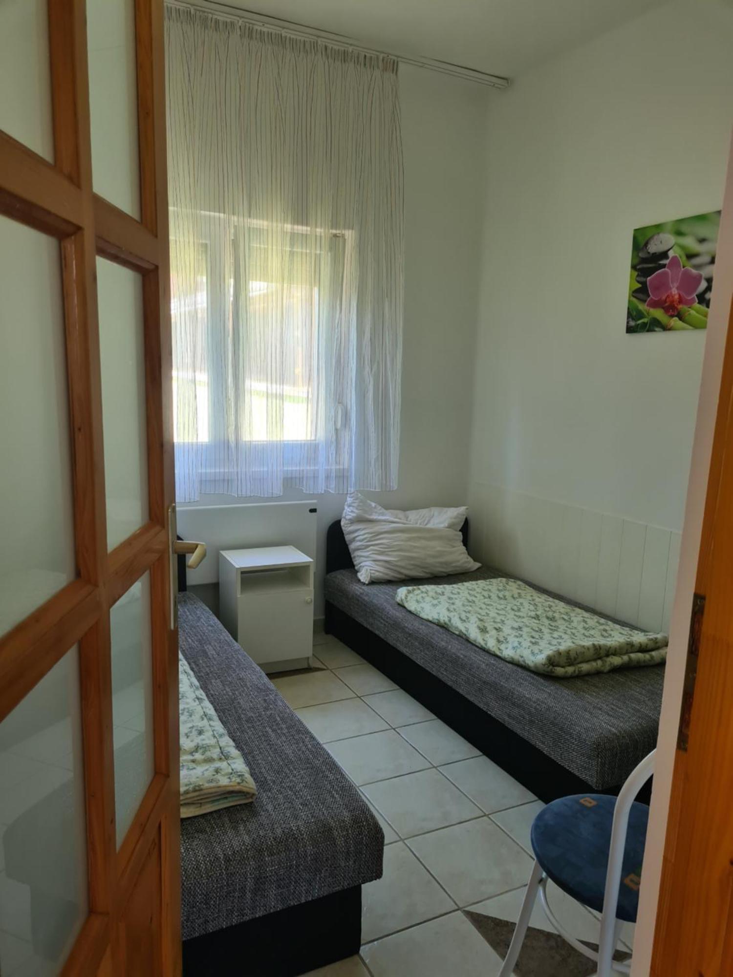 Zseki Apartman ไฮจ์ดุสโซบอสโล ภายนอก รูปภาพ