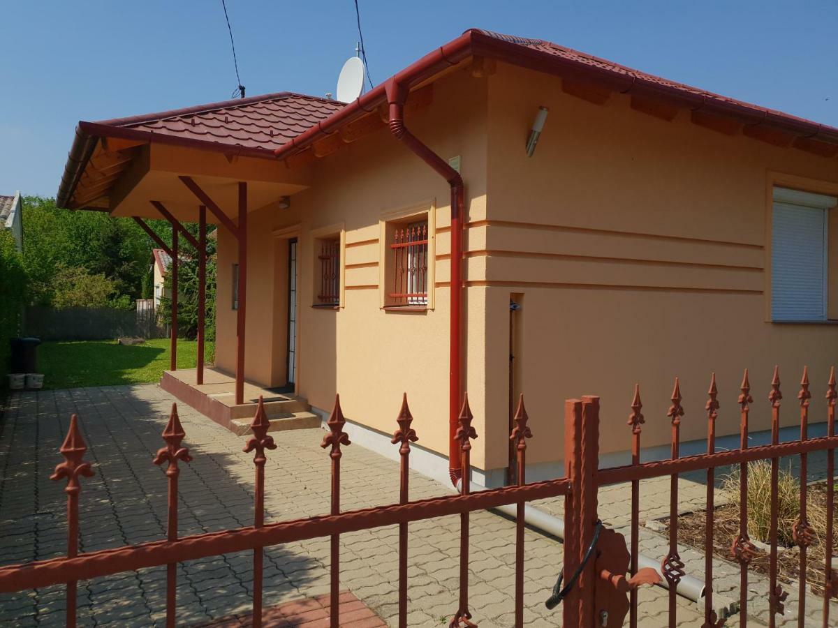Zseki Apartman ไฮจ์ดุสโซบอสโล ภายนอก รูปภาพ