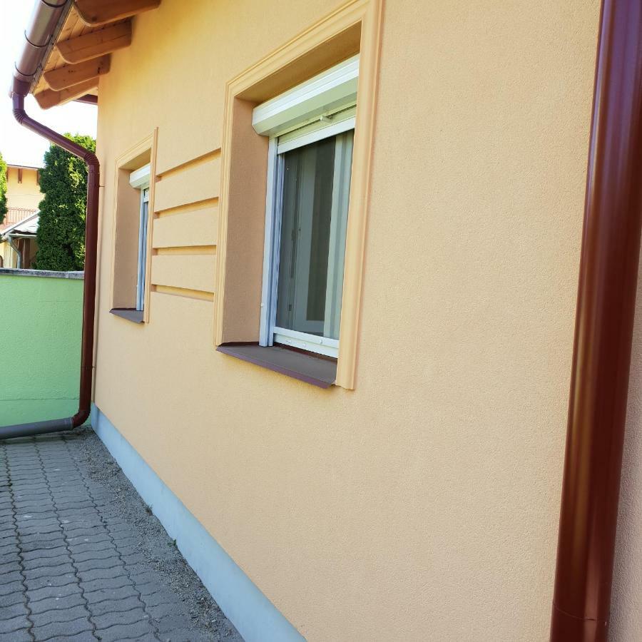 Zseki Apartman ไฮจ์ดุสโซบอสโล ภายนอก รูปภาพ