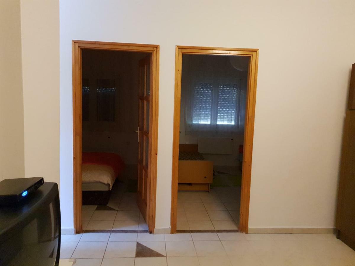 Zseki Apartman ไฮจ์ดุสโซบอสโล ภายนอก รูปภาพ
